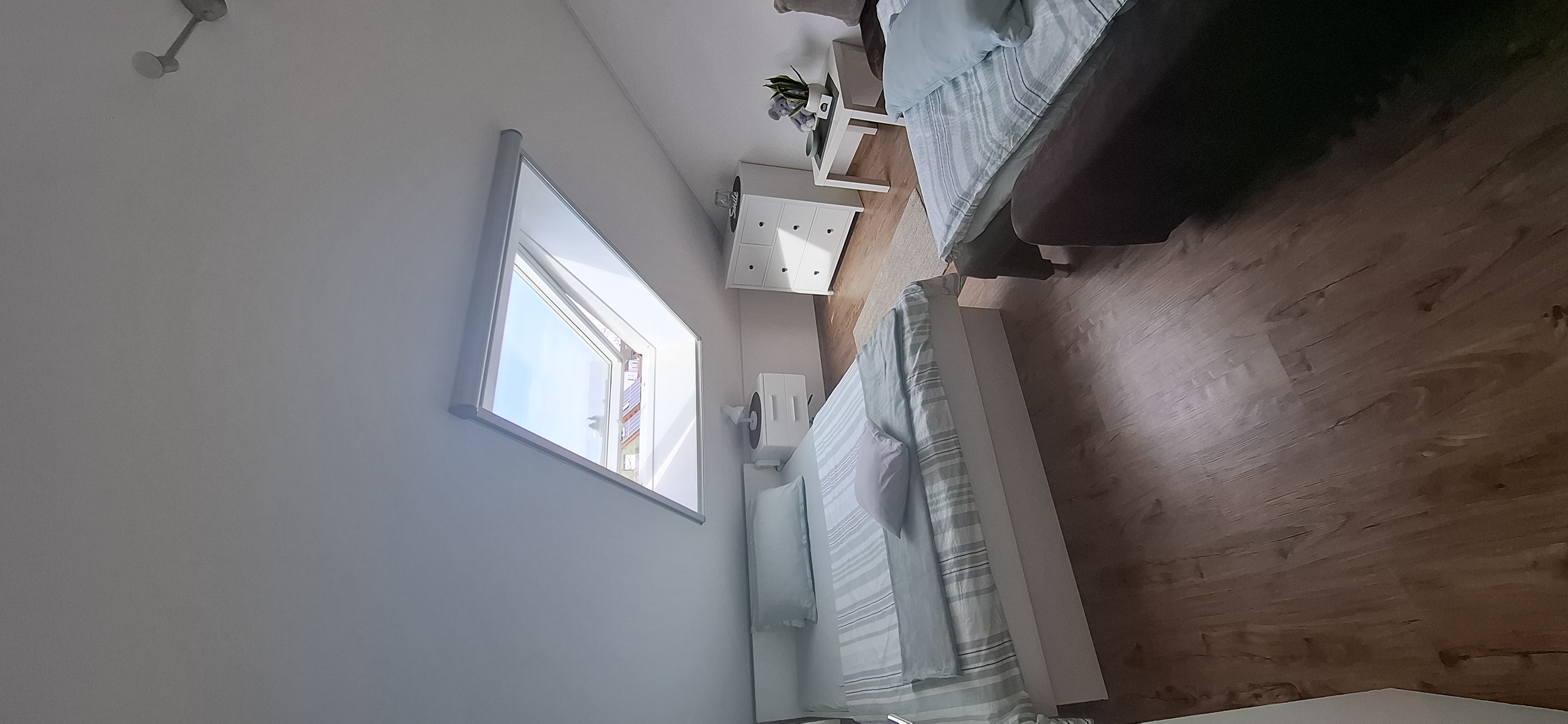 Schlafzimmer 2 mit Queen-Size Bett und optionalem Schlafsofa